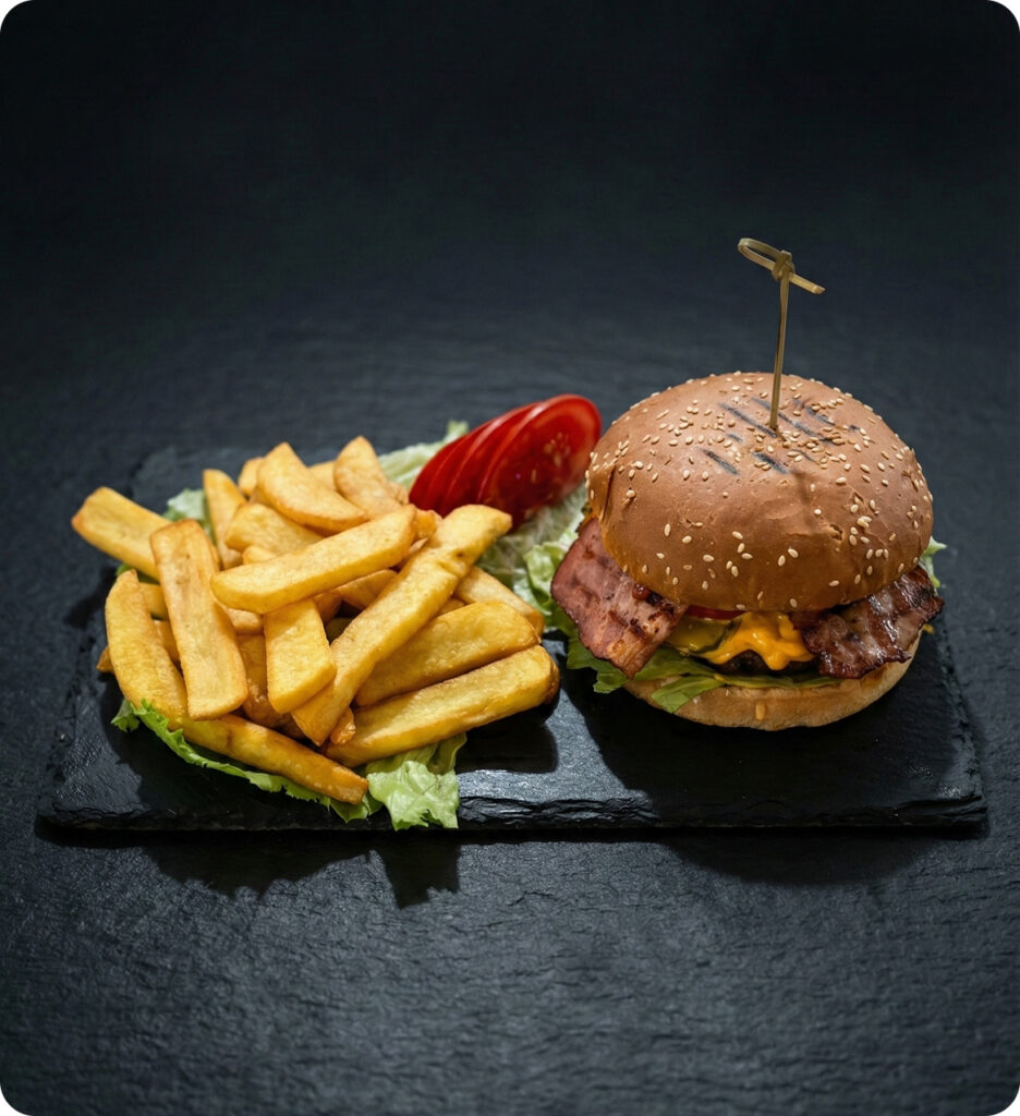 Burger vita Black Angus cu cartofi pai (500g)